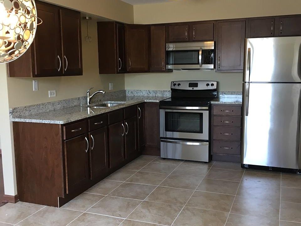 1st image of 9521 S Kilbourn Ave #2