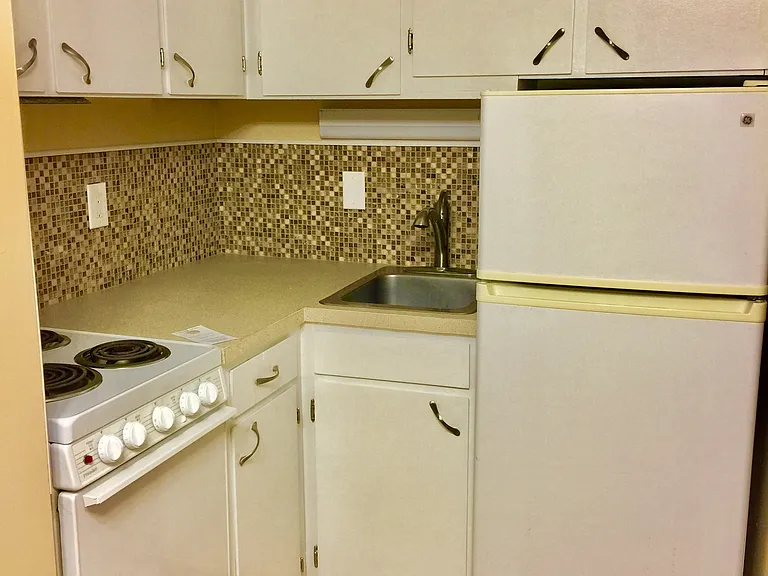 Olympus Apartments — Photo 14