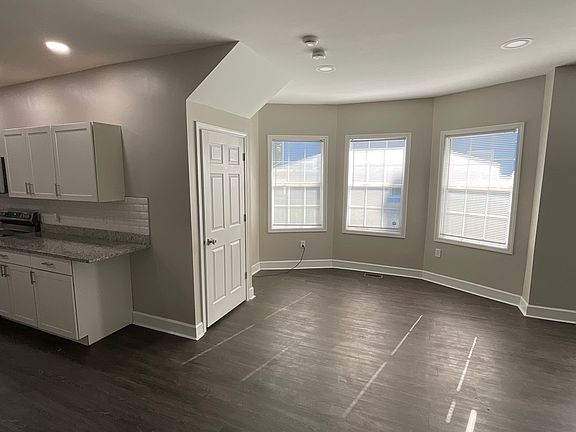 5th image of 320 W 29th St