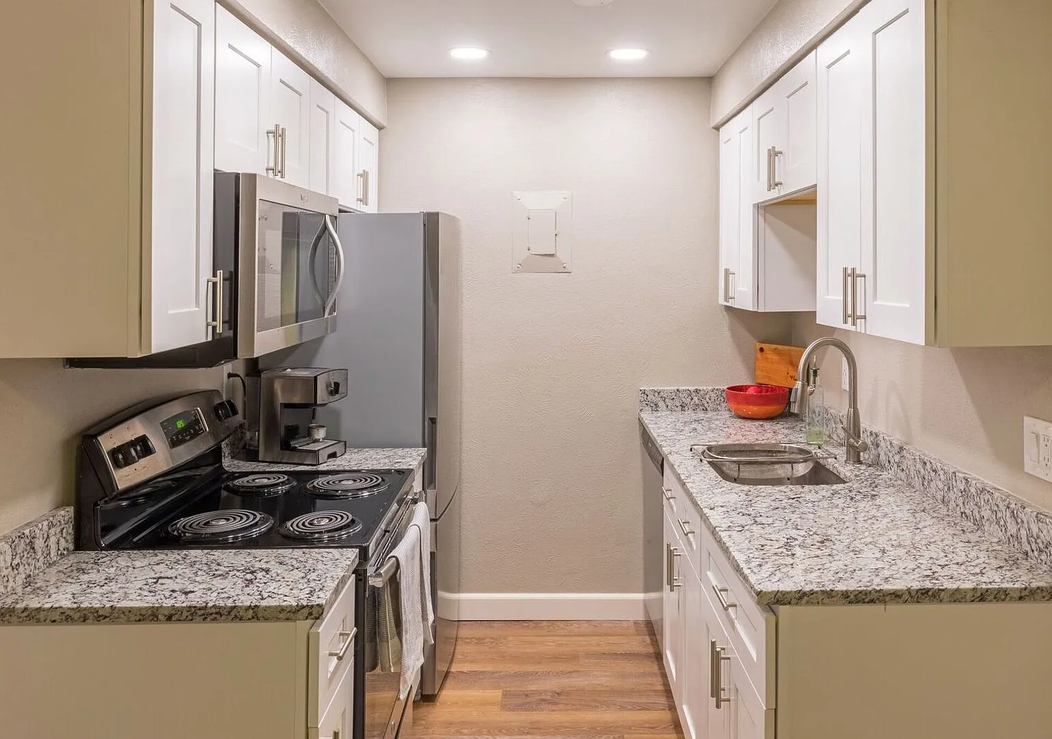 La Fonda Apartments — Photo 3