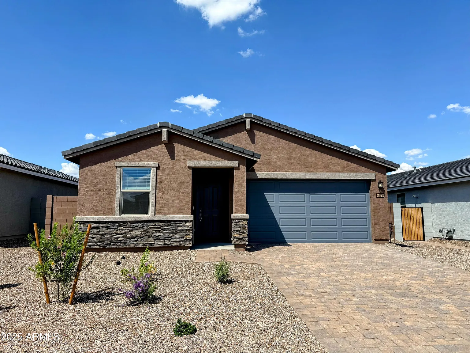 4 bed, 2049 sqft, $2,400 — Photo 1
