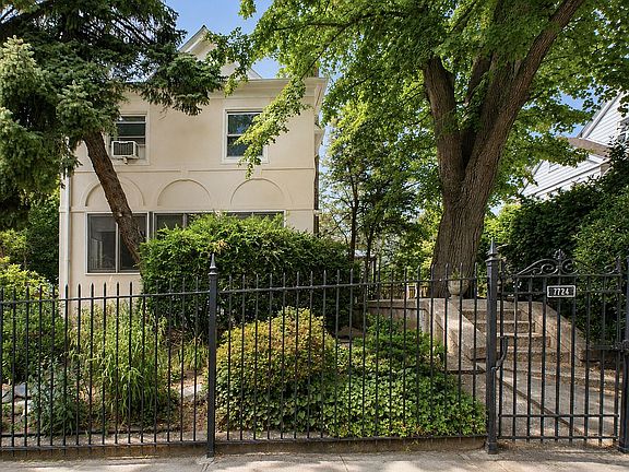 3rd image of 7724 Ridge Blvd