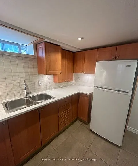 686 Sammon Ave #BASEMENT — Photo 5