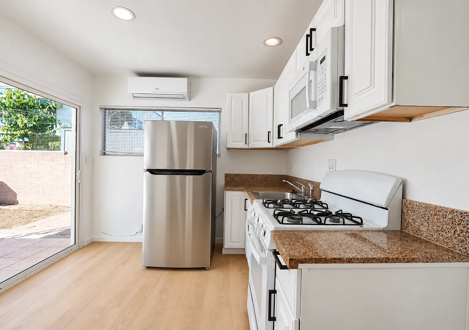 604 West 10th Street — Photo 2