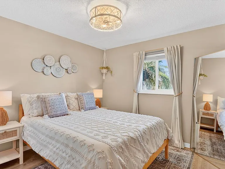 425 Via Valencia Ct — Photo 42