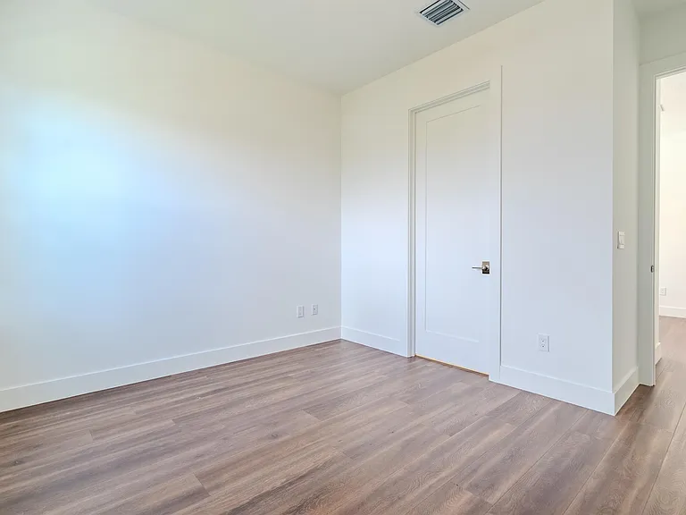 1427 SW 23rd St — Photo 46