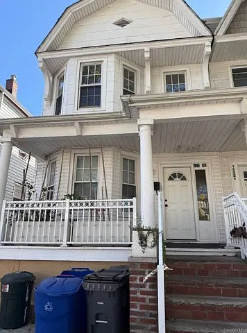 3 bed, 1.0 bath, 1930 sqft, $2,800 — Photo 1