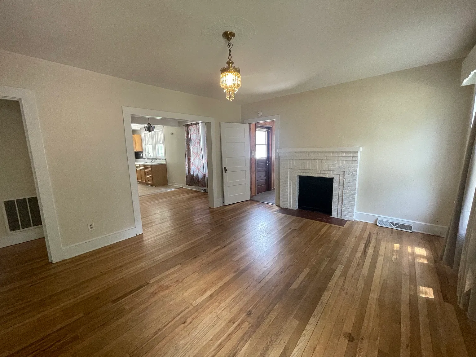 4 bed, 1788 sqft, $2,500 — Photo 3