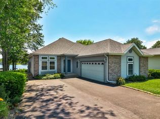 930 Candlewick Dr NE, Poplar Grove, IL 61065