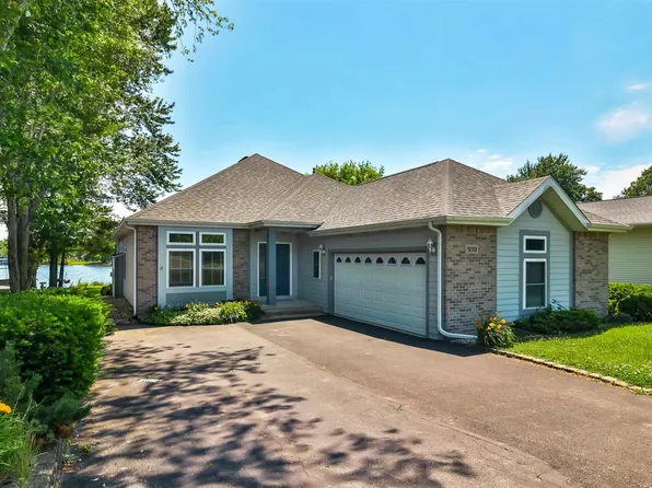 930 Candlewick Dr NE, Poplar Grove, IL 61065
