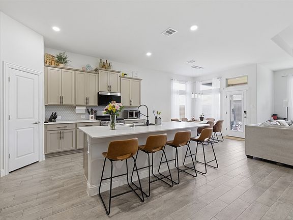 3rd image of 10916 Glover Ln