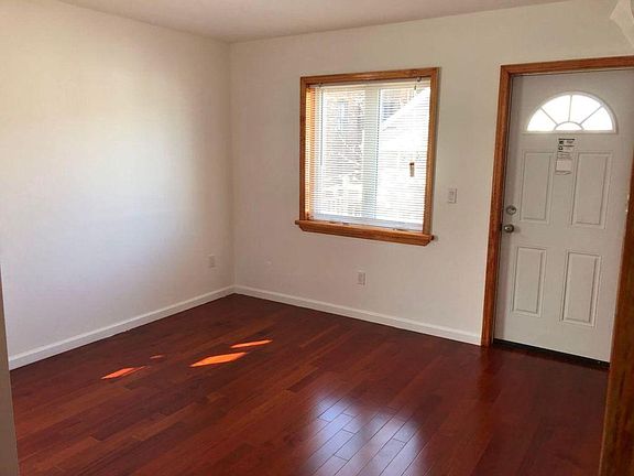5th image of 4226 160th St Floor 1
