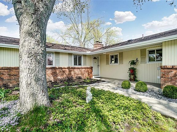 3rd image of 869 Hyde Park Dr