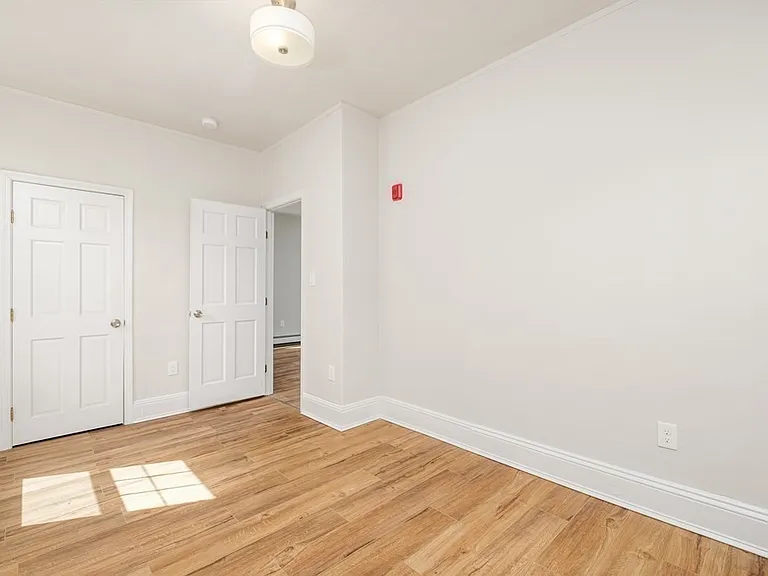 39 Perry St #1 — Photo 16
