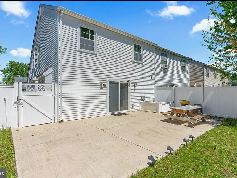 64 Hampton Gate Dr — Photo 14