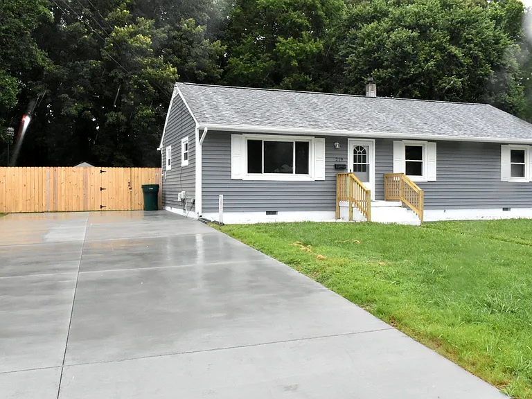 219 Woodhaven Rd — Photo 2