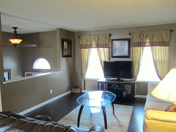4th image of 4840 Wallington Dr