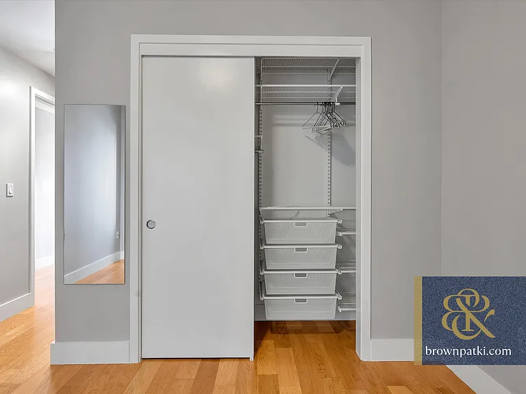 566 S Van Ness Ave #11I — Photo 14