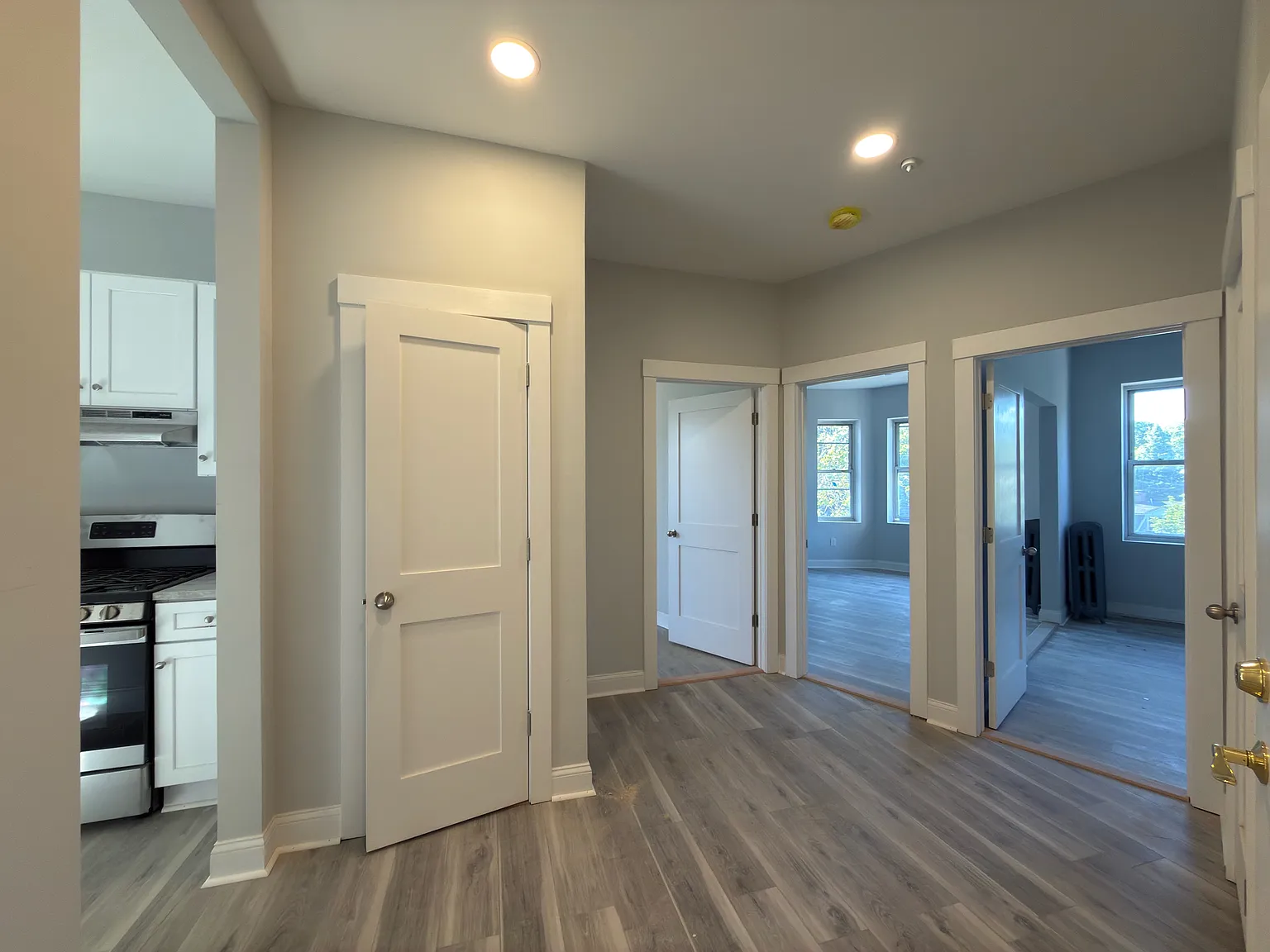 2 bed, 1000 sqft, $3,850 — Photo 3