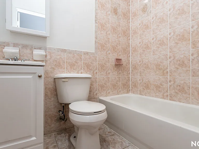 88 Menahan St #1L — Photo 7