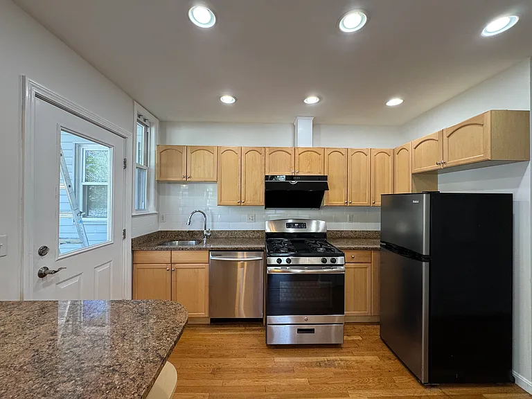 6 Rockland Pl #6 — Photo 12