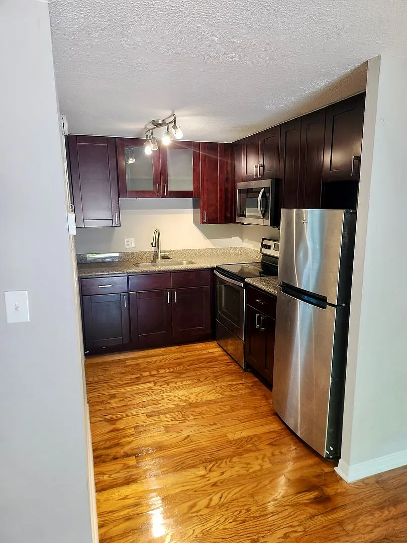 The Rubideaux Apartments — Photo 2