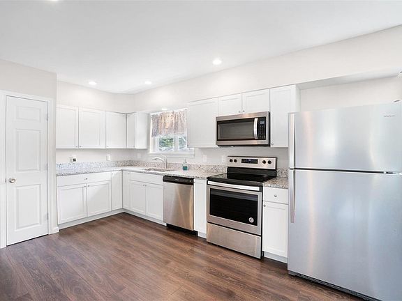 4th image of 200 Gerald Ave