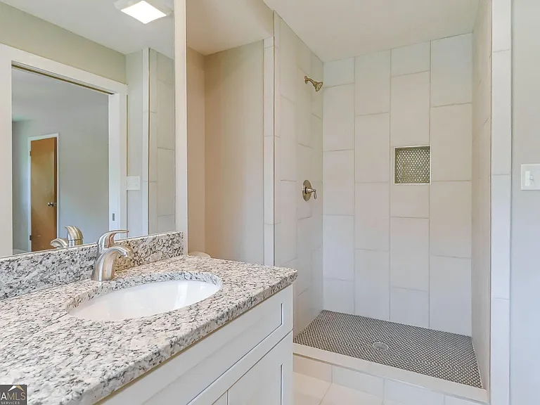 99 Woodvalley Dr — Photo 22