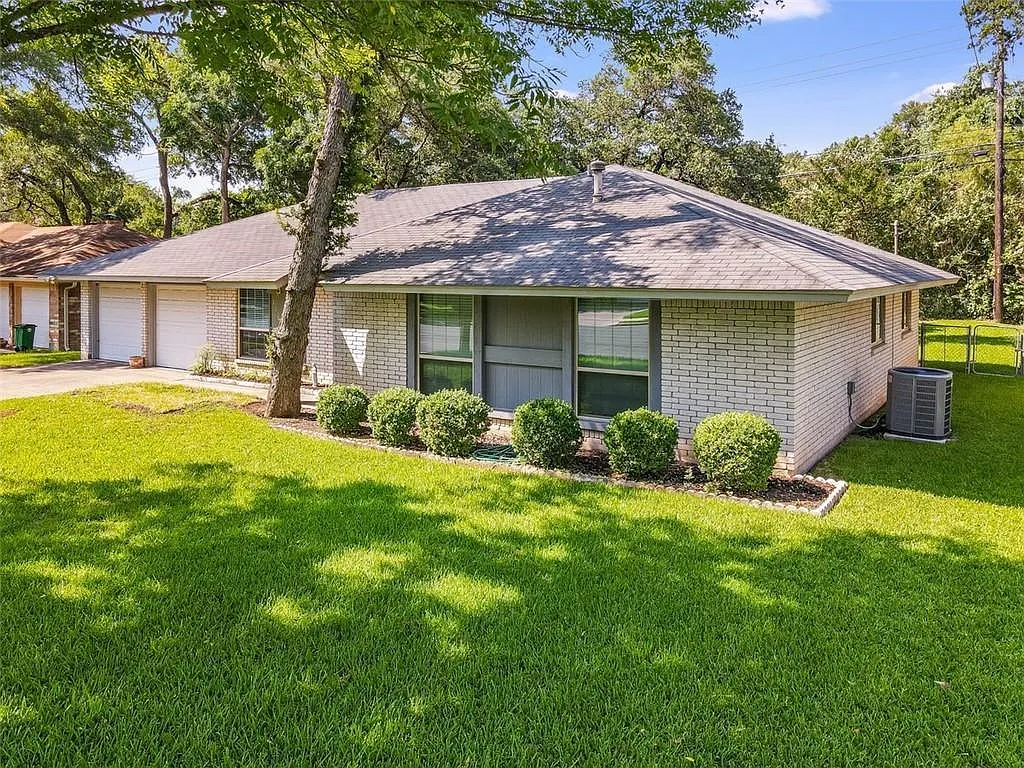4 bed, 2.0 bath, 1730 sqft, $2,950 — Photo 2