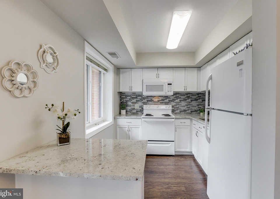 1st image of 3230 S 28th St APT 201