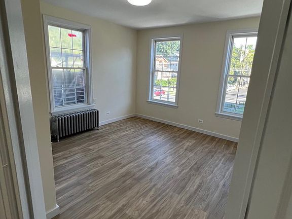 2nd image of 172 Monroe St #2