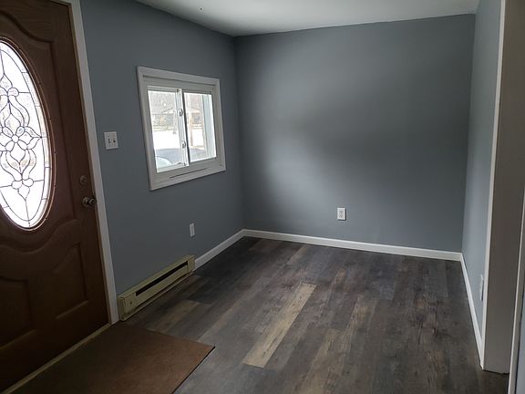 3rd image of 11499 Maple Dr