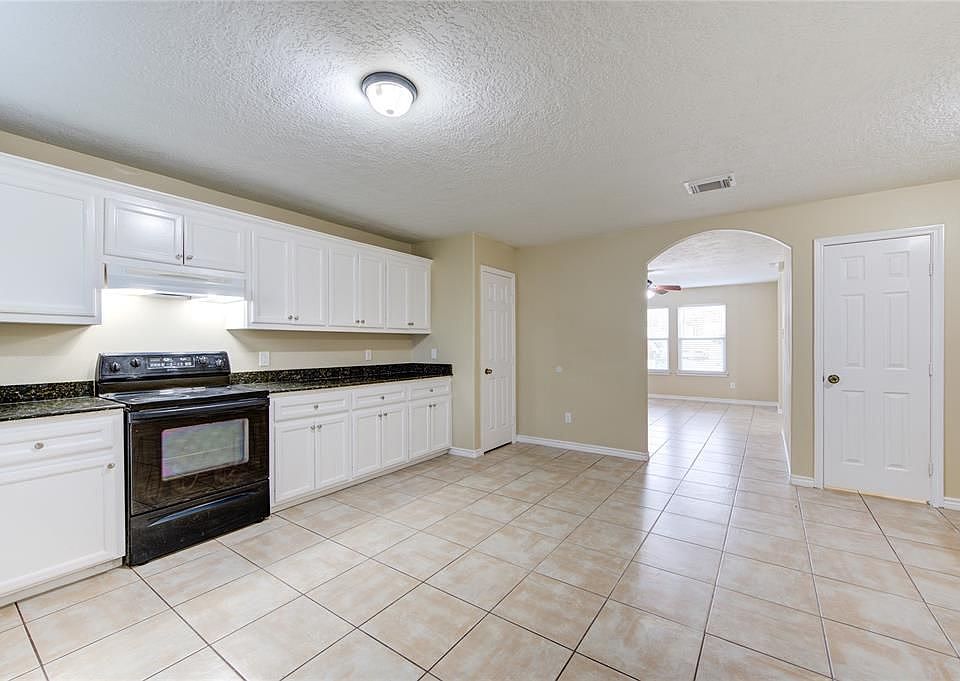 605 Center St Pasadena TX Zillow