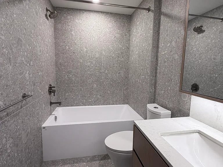 5212 Cambie St #3 — Photo 4