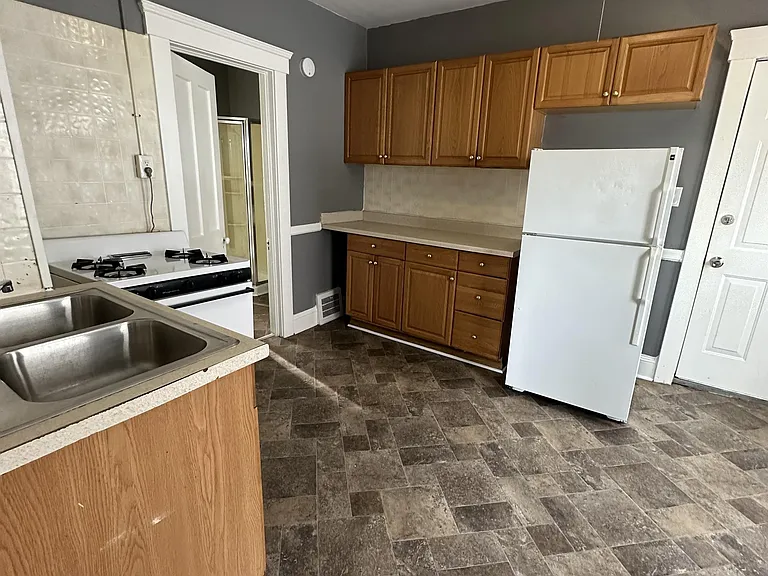 2059 W 105th St #4 — Photo 2