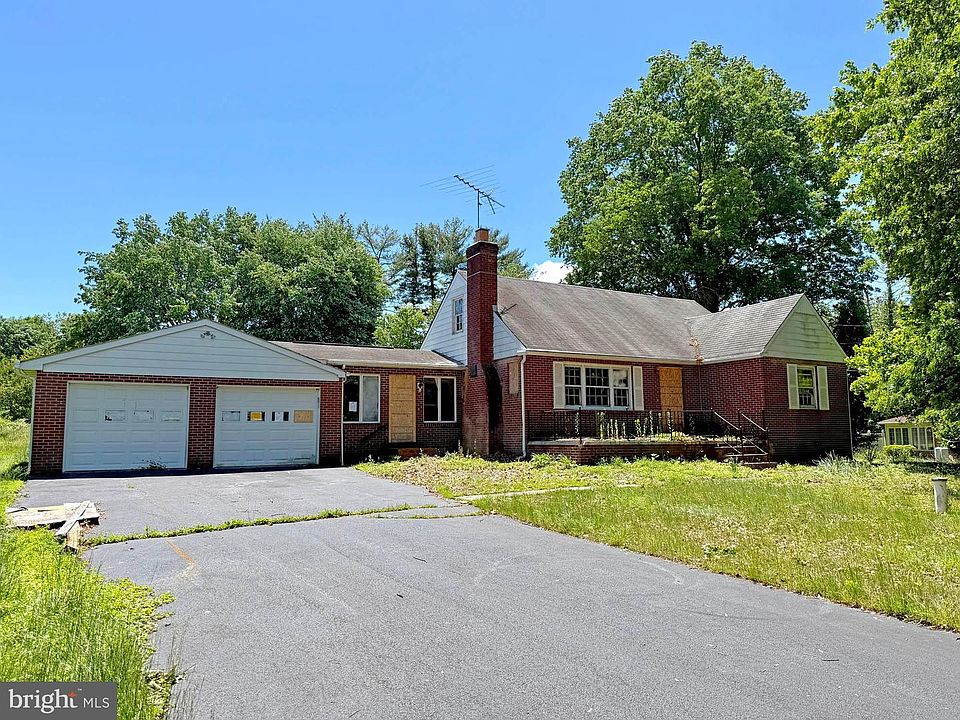 1st image of 7 Lake Dr