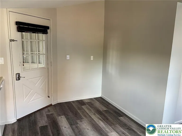 3951 Mountain View Dr — Photo 4