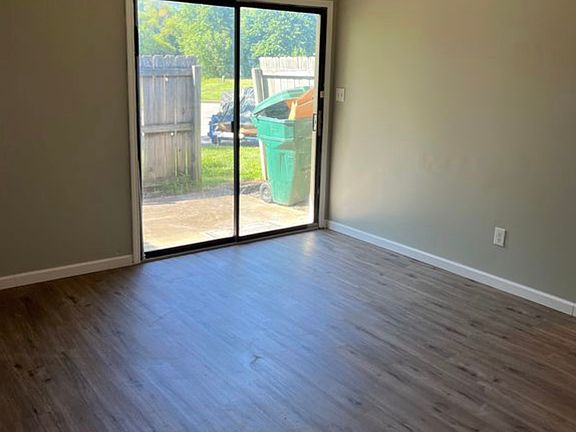 4th image of 1714 Bluegrass Ct #1