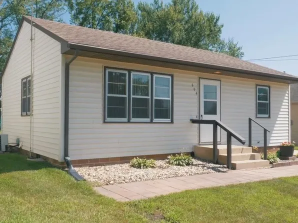604 Pfeiffer Ave, Charles City, IA 50616