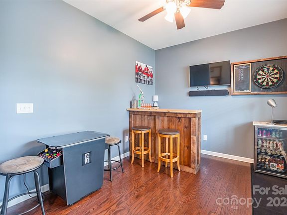 5th image of 113 Lassen Ln