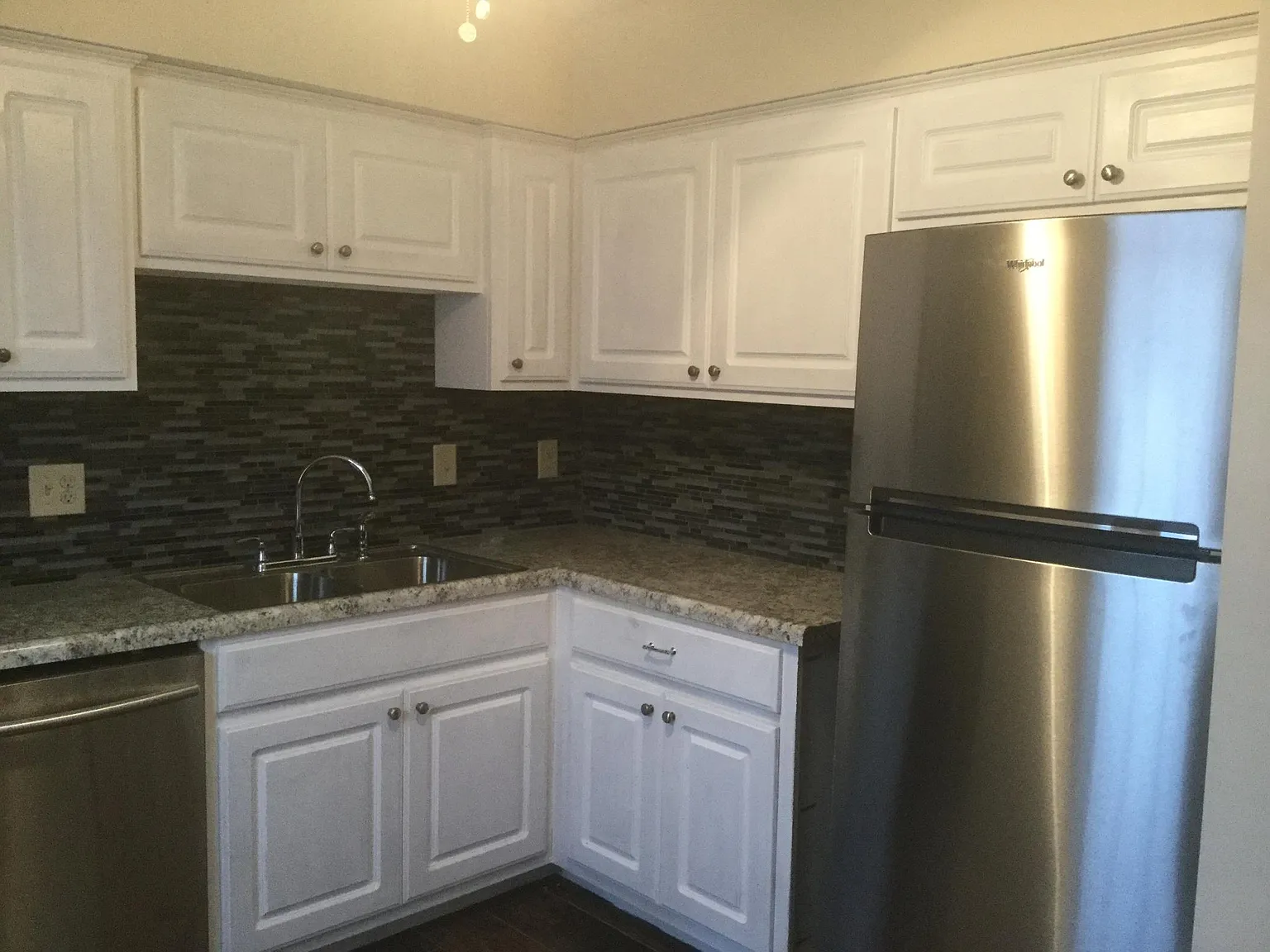 2 bed, 1.5 bath, 992 sqft, $1,300 — Photo 2
