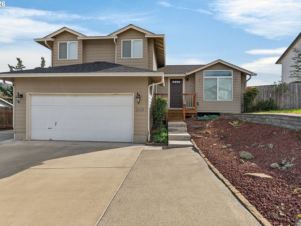 1st image of 209 NE Rose Ridge Dr
