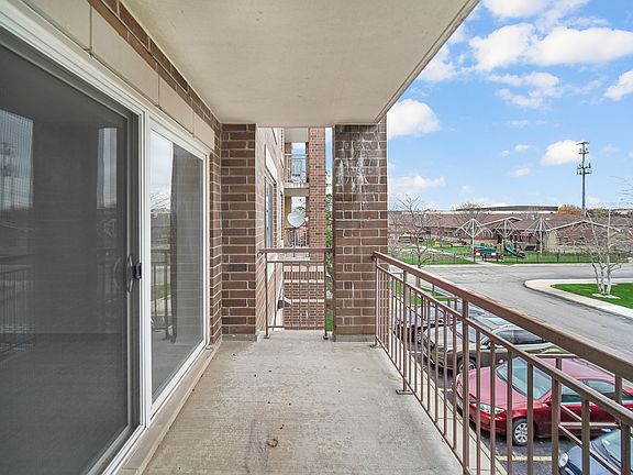 4th image of 6759 W Forest Preserve Ave APT 211