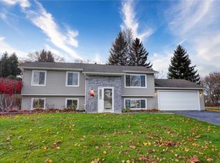 47 Kinmont Dr, Rochester, NY 14612