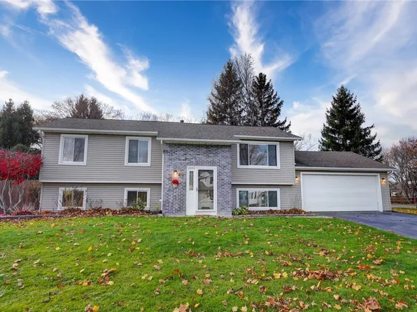 47 Kinmont Dr, Rochester, NY 14612