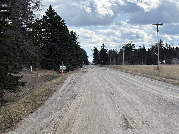 5th image of 6550 N Geneva Rd