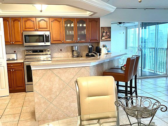5th image of 870 Collier Ct APT 404