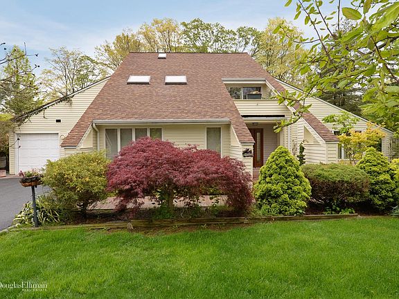 2nd image of 4 Beatrice Ln