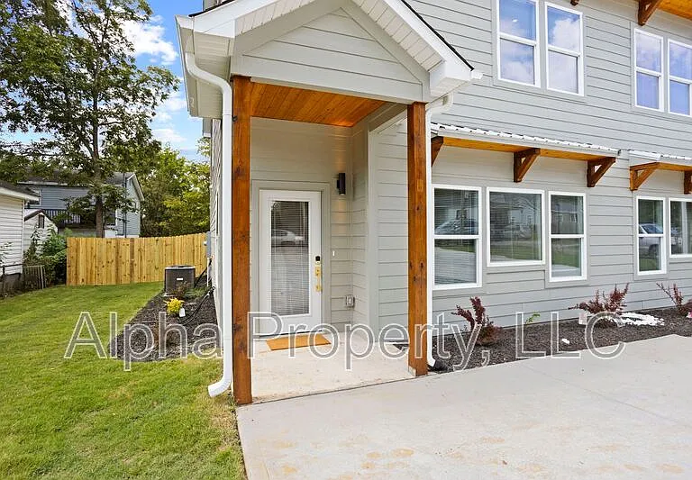 5 McDade St #A — Photo 3