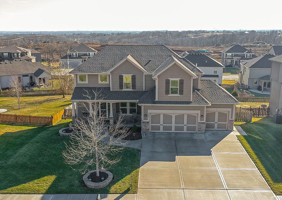 1st image of 4807 NE 91st Ter
